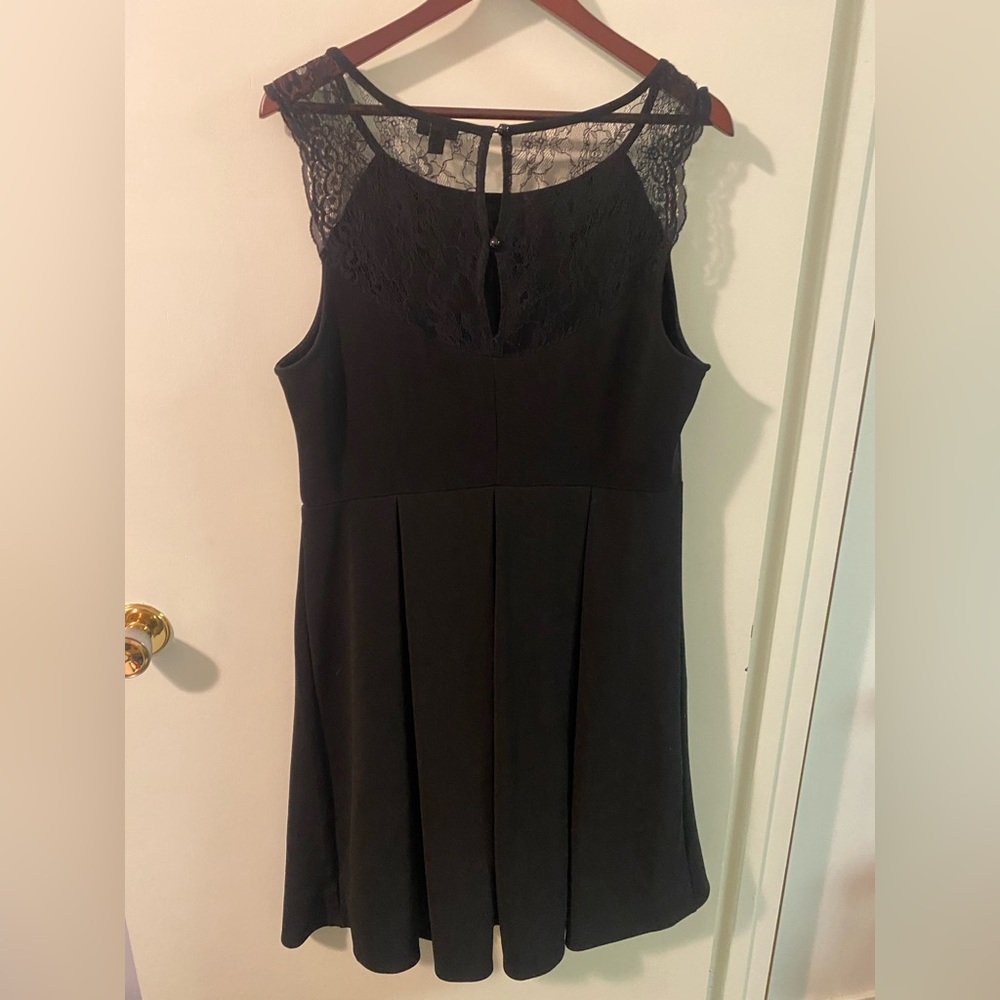 Torrid Black Lace Detail Top - Picture 2 of 4